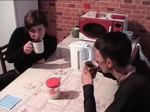 Русский сосед воспользовался пьяной девкой и отодрал ее