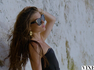 Милый привез меня на курорт, и теперь приходится трахаться с ним по первому зову