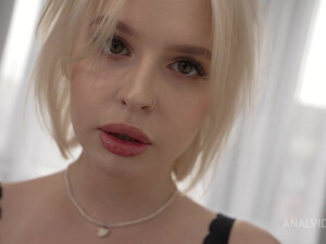 Ребята с двойным проникновением ебут элитную русскую проститутку Jennie Blondie