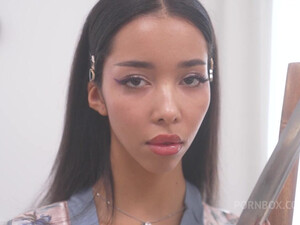 Худая нимфоманка Lia Lin наслаждается тройным проникновением в мокрые дырки