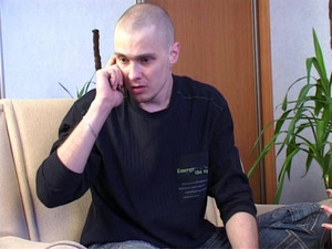 Качок жадно ебет шлюху из Москвы в бритую пизду