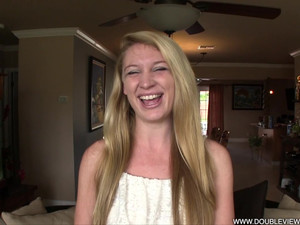 Нежно сосет хуй на русском кастинге