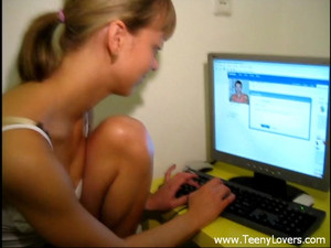 Парень дрочит девушке клитор и ебет эту московскую блядь