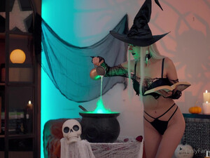 Горячая русская ведьма Eva Elfie добывает сперму парня при помощи секса